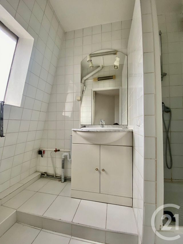 Afficher la photo en grand Appartement F2 à vendre - 2 pièces - 38.0 m2 - PARIS - 75018 - ILE-DE-FRANCE - Century 21 Calmette