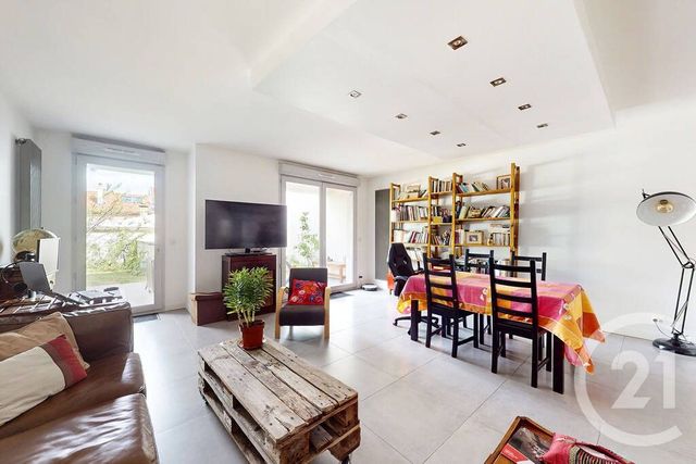 Appartement F3 à vendre - 3 pièces - 74.01 m2 - IVRY SUR SEINE - 94 - ILE-DE-FRANCE - Century 21 Calmette