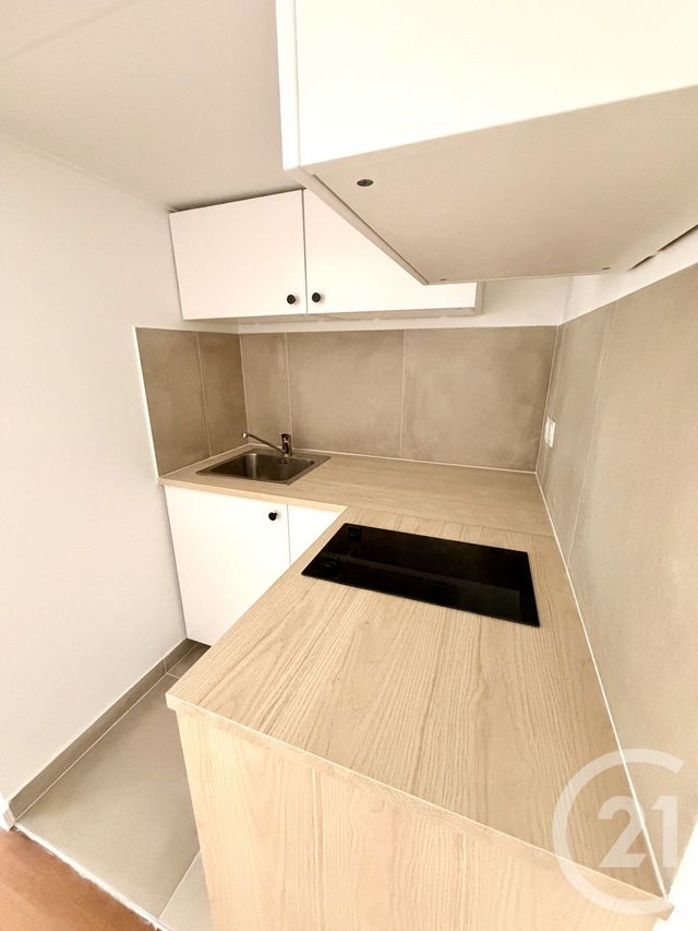 Appartement F1 à vendre - 1 pièce - 13.9 m2 - PARIS - 75018 - ILE-DE-FRANCE - Century 21 Calmette