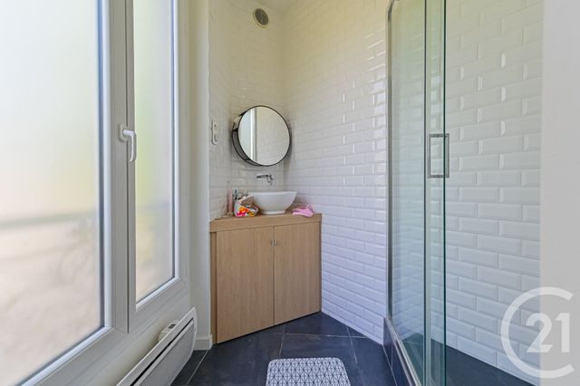 Appartement F2 bis à vendre - 2 pièces - 56.25 m2 - PARIS - 75018 - ILE-DE-FRANCE - Century 21 Calmette